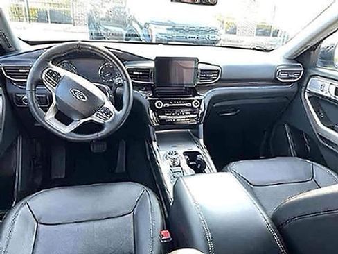 Used 2023 Ford Explorer Limited AWD/4WD image 10