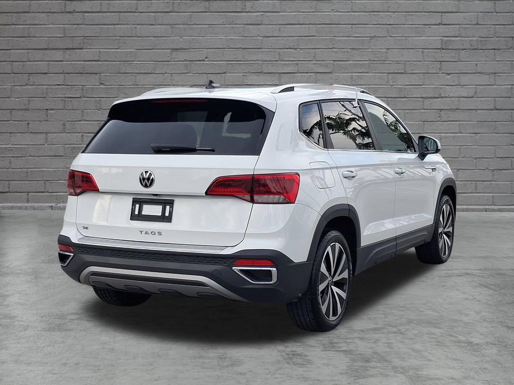 Used 2023 Volkswagen Taos SE FWD image 11