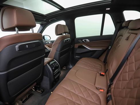 New 2026 BMW X5 xDrive40i w/ M Sport Package AWD/4WD image 21