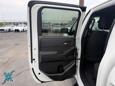 Used 2023 Nissan Frontier PRO-4X w/ Pro Convenience Package AWD/4WD image 15