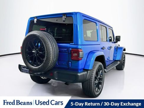 Used 2022 Jeep Wrangler Unlimited Sahara w/ Cold Weather Group AWD/4WD image 11