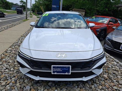Certified 2025 Hyundai Elantra SE FWD image 19