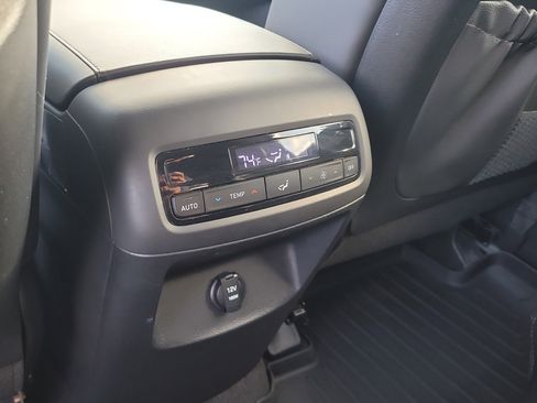 Used 2023 Hyundai Palisade SEL FWD image 14