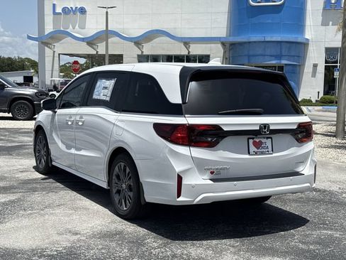 New 2026 Honda Odyssey Touring image 9