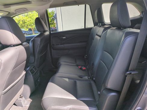 Used 2021 Honda Pilot Touring image 17