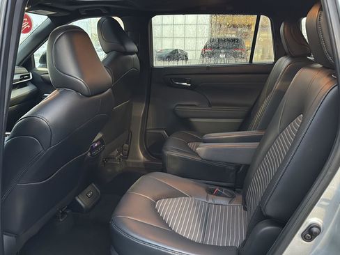 Certified 2024 Toyota Highlander XSE image 9
