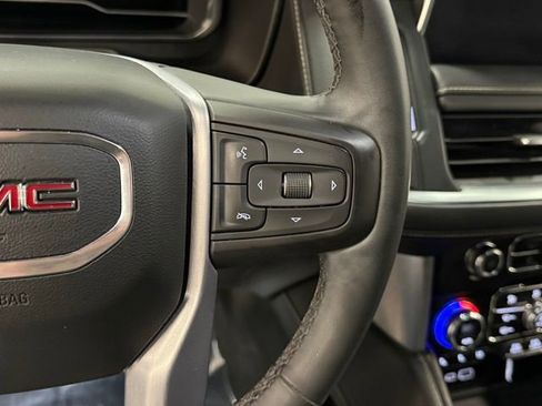 Used 2023 GMC Yukon XL SLT w/ SLT Luxury Package image 19