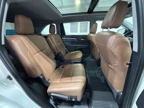 Used 2019 Toyota Highlander Limited Platinum w/ Protection Package #3 image 21