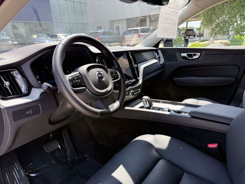 Certified 2025 Volvo XC60 B5 Plus AWD/4WD image 12