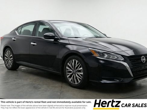 Used 2025 Nissan Altima 2.5 SV image 1