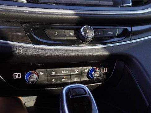 Used 2019 Buick Enclave Essence w/ LPO, Sport Appearance Package image 27