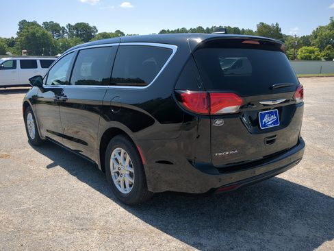 New 2027 Chrysler Pacifica LX FWD image 5