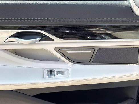 Used 2021 BMW 740i xDrive w/ Autobahn Package AWD/4WD image 26