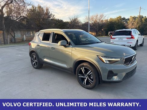 Certified 2025 Volvo XC40 B5 Core image 3