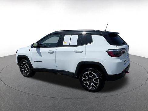 Used 2025 Jeep Compass Trailhawk image 10