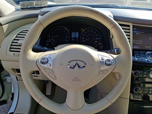 Used 2014 INFINITI QX70 AWD w/ Premium Package image 21
