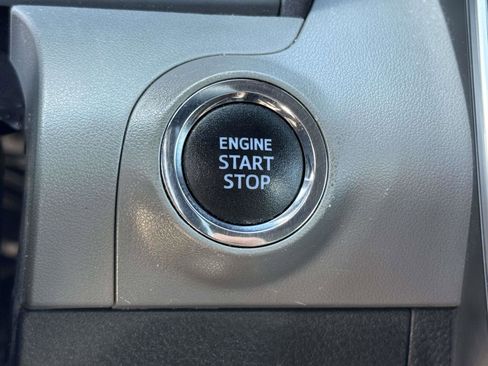 Certified 2022 Toyota Avalon Limited image 29