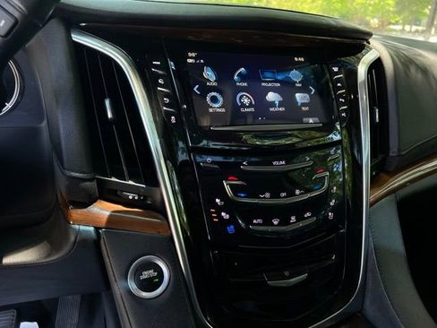 Used 2017 Cadillac Escalade Luxury RWD image 38