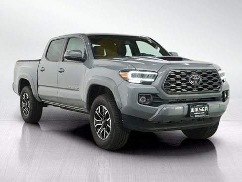 Used 2021 Toyota Tacoma TRD Sport w/ TRD Premium Sport Package AWD/4WD image 7