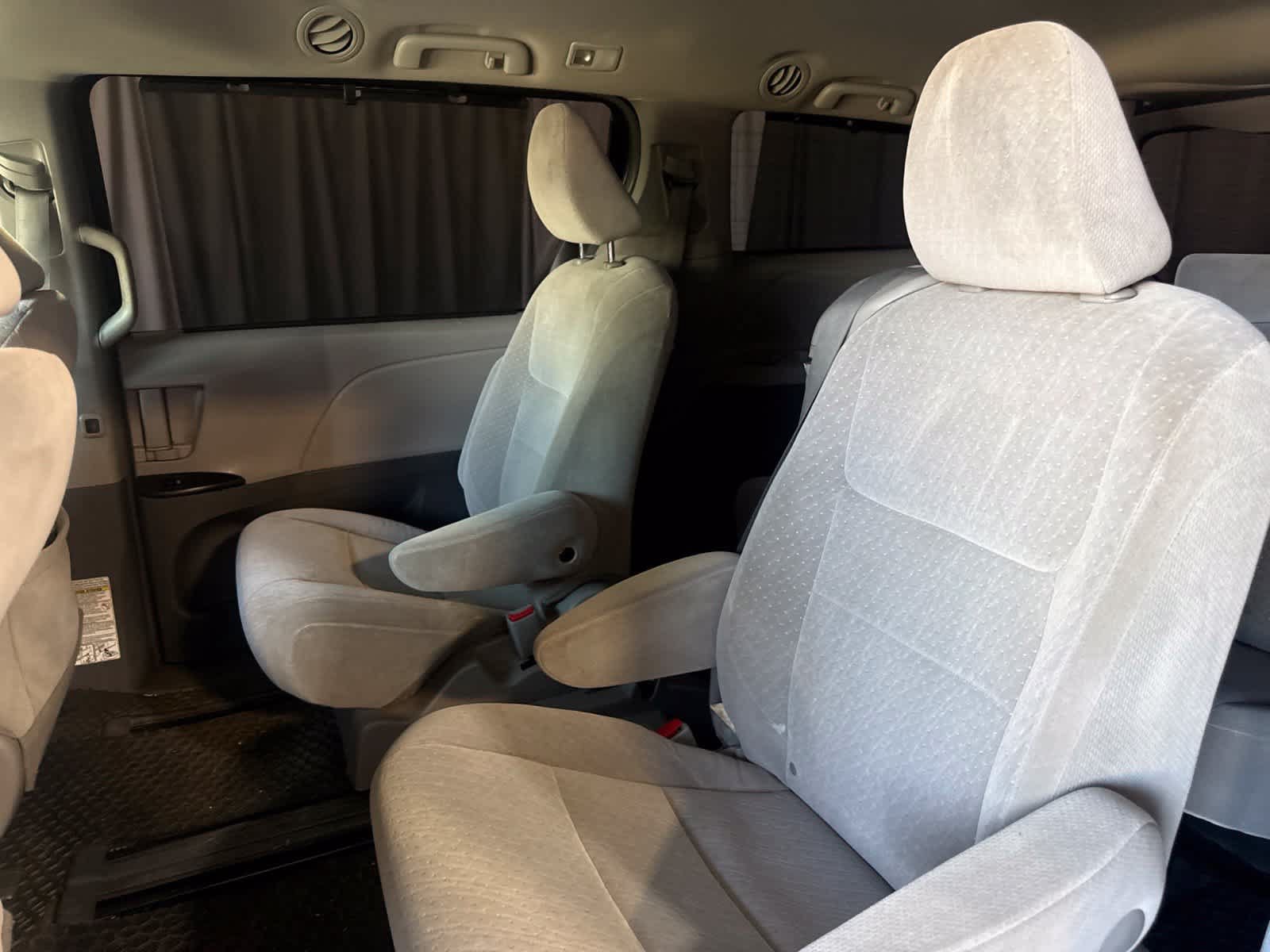 Used 2016 Toyota Sienna LE FWD image 14