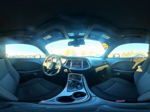 Used 2018 Dodge Challenger SXT image 32
