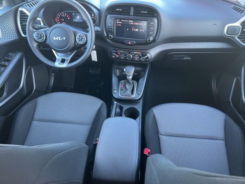 Certified 2022 Kia Soul LX w/ Technology Package image 18