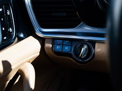 Used 2020 Porsche Panamera 4 image 13