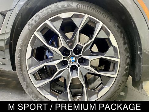 Used 2024 BMW X7 xDrive40i w/ M Sport Package AWD/4WD image 2