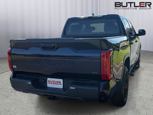 Used 2022 Toyota Tundra SR5 w/ Convenience Package RWD image 5