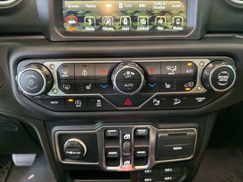 Used 2019 Jeep Wrangler Unlimited Sahara image 54