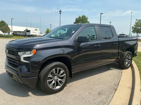 Used 2023 Chevrolet Silverado 1500 RST AWD/4WD image 3