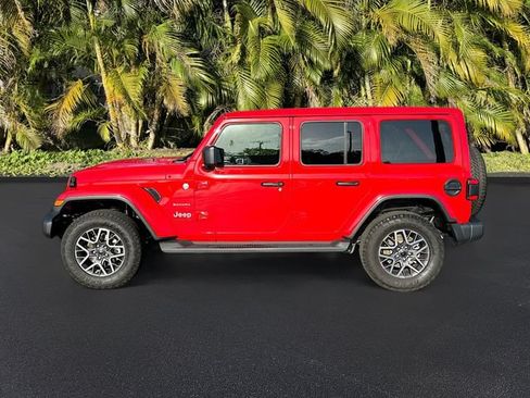 Used 2024 Jeep Wrangler Unlimited Sahara AWD/4WD image 9