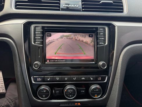 Used 2018 Volkswagen Passat 2.0T R-Line FWD image 19