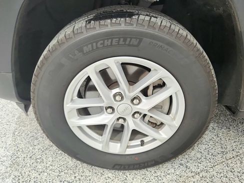 Used 2023 Jeep Grand Cherokee L Laredo w/ Luxury Tech Group I image 39