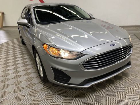 Used 2020 Ford Fusion SE image 2
