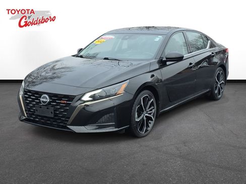Used 2024 Nissan Altima 2.5 SR image 1