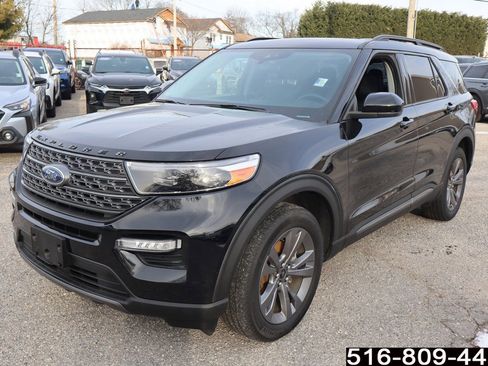 Used 2022 Ford Explorer XLT w/ Equipment Group 202A image 9