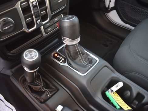 Used 2021 Jeep Wrangler Unlimited Sahara w/ Safety Group AWD/4WD image 26