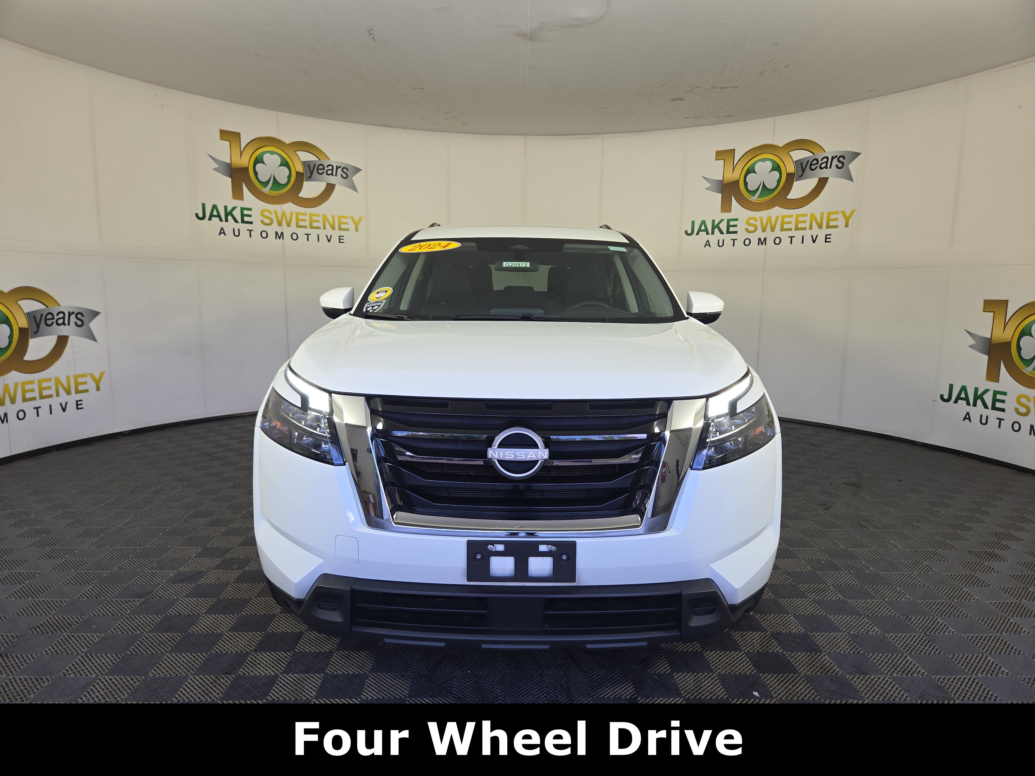 Used 2024 Nissan Pathfinder SV AWD/4WD image 2