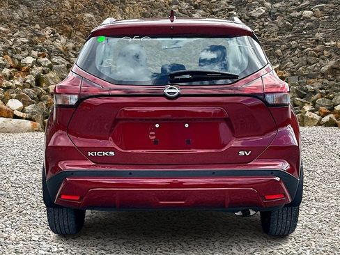 Used 2022 Nissan Kicks SV image 4