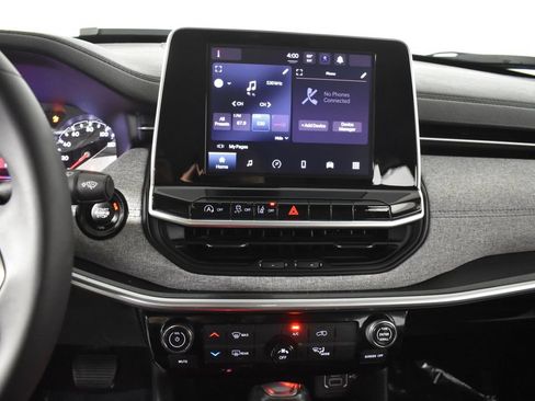 Used 2022 Jeep Compass Latitude FWD image 17