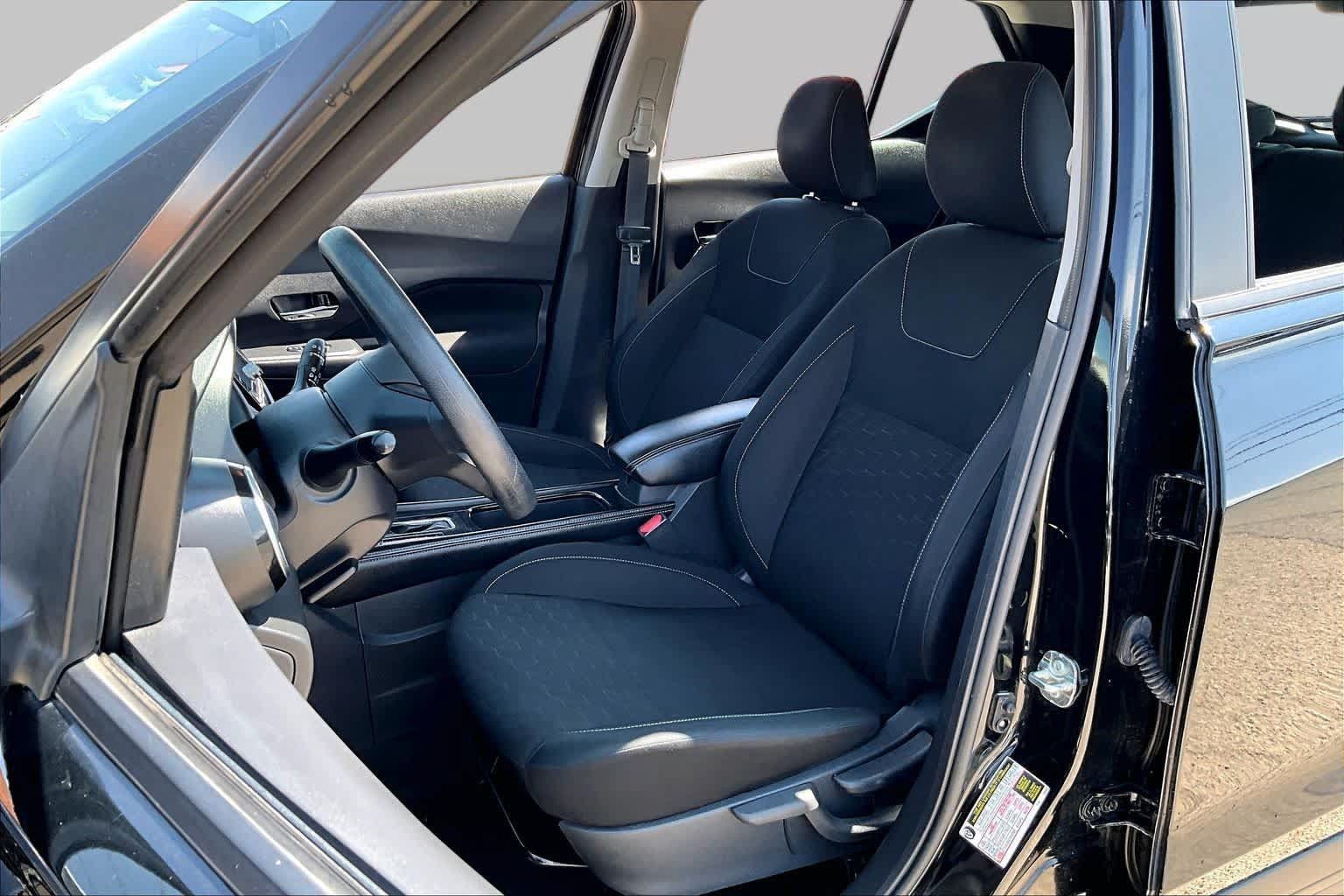 Used 2023 Nissan Kicks SV FWD image 8