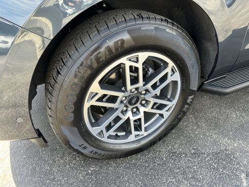 Used 2025 Ford Expedition Active image 8