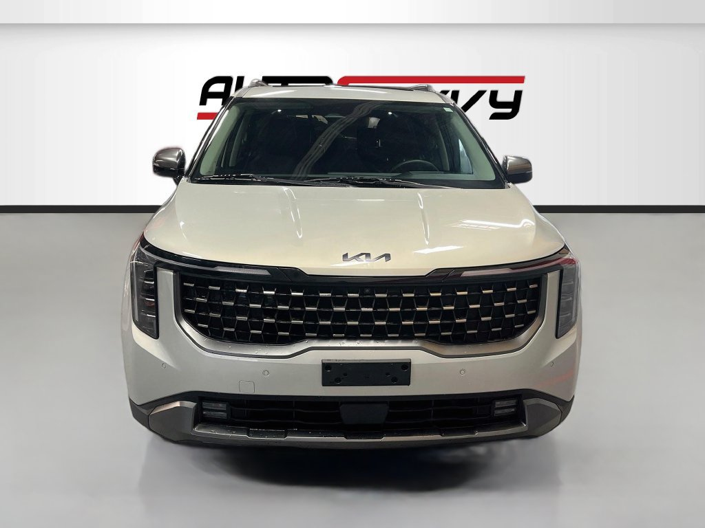 Used 2025 Kia Carnival SX Prestige FWD image 2