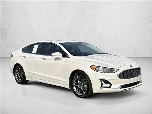Used 2020 Ford Fusion Titanium image 3