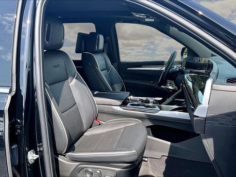Used 2025 Cadillac Escalade Premium Luxury AWD/4WD image 30