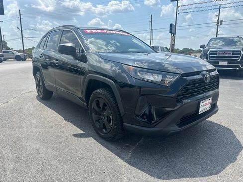 Used 2021 Toyota RAV4 LE FWD image 5