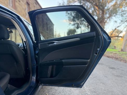 Used 2018 Ford Fusion SE w/ Fusion SE Technology Package image 22