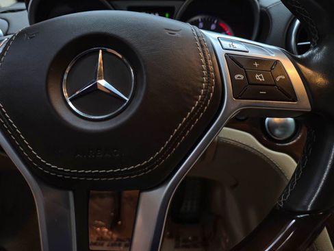 Used 2014 Mercedes-Benz SL 550 image 18