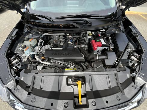 Used 2024 Nissan Rogue S AWD/4WD image 31
